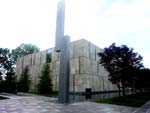 The new Barnes Foundation Art Education Center, designed by Tod Williams Billie Tsien Architects, and Ellsworth Kelly’s “the Barnes Totem,” recently installed in the OLIN-designed landscape.